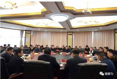 王建忠与厦门泉州商会一行进行座谈