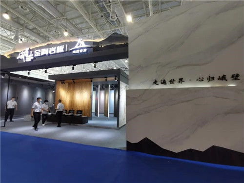 岩板入侵石材渠道 40 建陶品牌闪耀厦门石材展